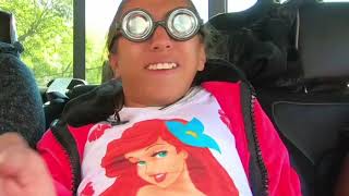 Escorpión Dorado Y Juanito Sirenita Al Volante