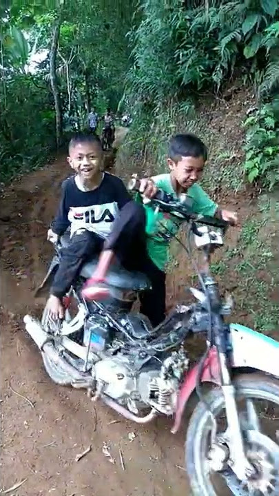 Video lucu anak kecil naik motor