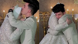 أخو العروسه أول مشافها فضل يكبر ويحضنها وماسك فيها ومش عاوز يسيب حضنها