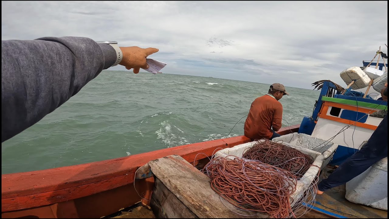 DEU CAIXA CHEIA NA RETIRADA NO ESPINHEL! Pescaria em Alto Mar — PEGOU, FRITOU E COME NA HORA! 3/4