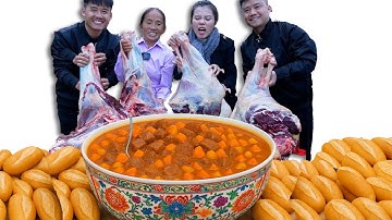 Bà Tân Vlog - Lần Đầu Làm 4 Cái Đùi Bò Sốt Vang Khổng Lồ 100Kg Đãi Các Bé Hà Giang