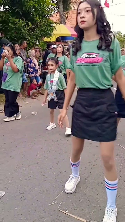 kakak cantik berambut ikal #cover #dj #djremix #remix #music #viral #karnaval #cute #karnavalparty