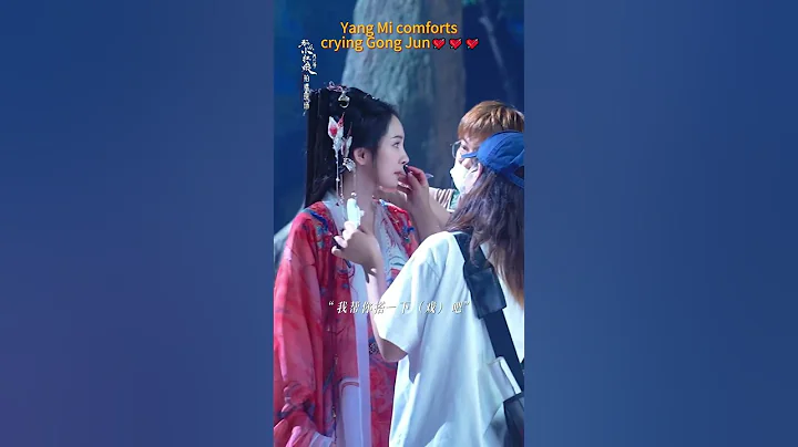 Yang Mi comforts crying Gong Jun | Fox Spirit Matchmaker: Red-Moon Pact | 狐妖小红娘月红篇 | iQIYI - DayDayNews
