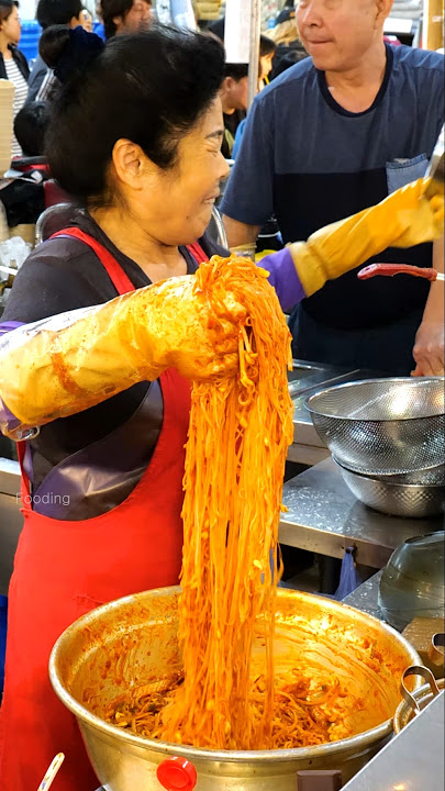 Amazing Korean Aunt's Spicy Noodles - Korean Street Food