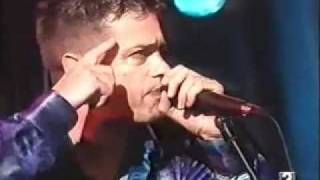 Video thumbnail of "Juan Perro - La charla del pescado (Directo Radio 3)"