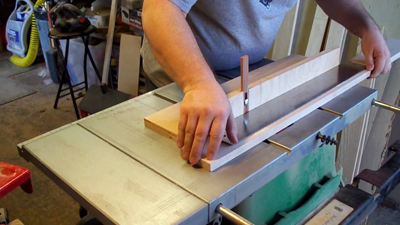 Saw for cutting fret slots