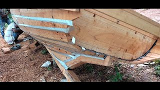 PROSES PENDEMPULAN PERAHU KAYU AGAR LEBIH TAHAN LAMA (wooden boat gluing process)