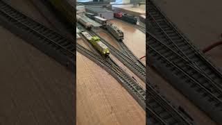 Captrain 201 (271 014) with flats passes NIAG 6 with tankers in #nscale #spurn #modeltrains
