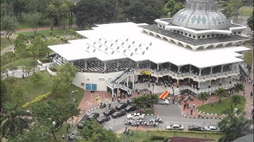 من مسجد الشاكرين بماليزيا من ليالي رمضان 1432 تلاوة خاشعة