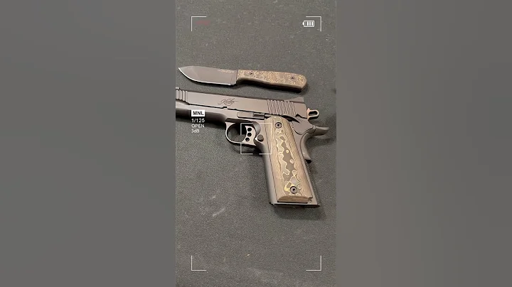 Matching Fat Carbon 1911 grips and knives…???👀