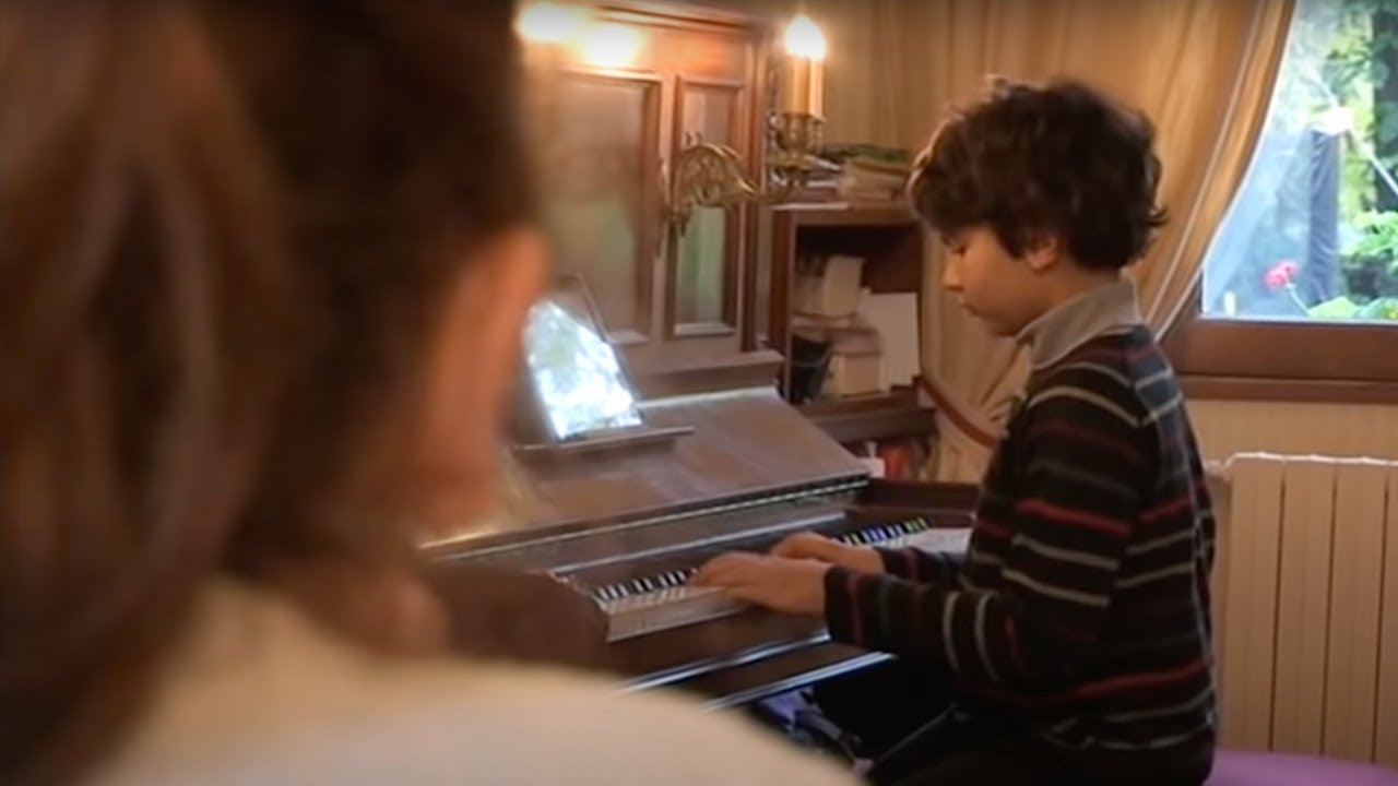 À 9 ans, il peut reproduire n’importe quelle musique au piano