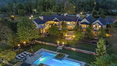 Tour a River Hills Luxury Estate with Suzanne Powe...