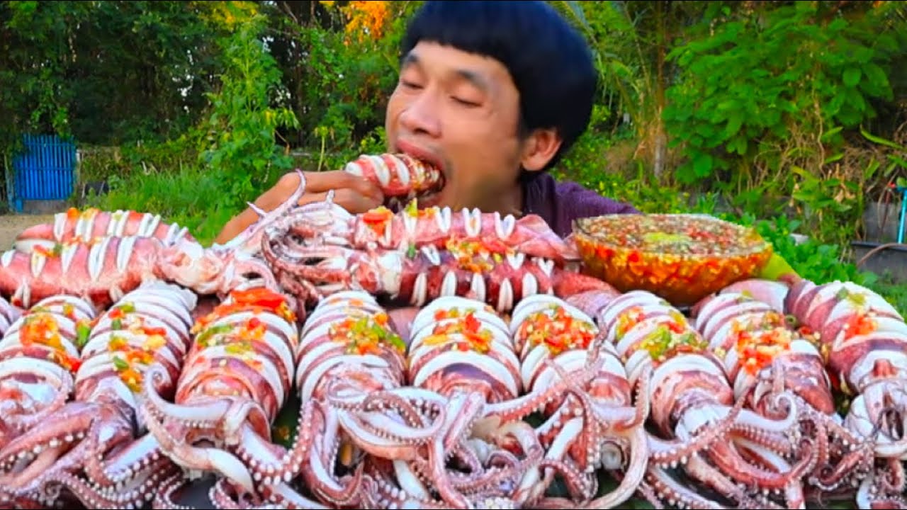 ปลาหมึกไข่น้ำจิ้มซีฟู๊ดสูตรเด็ดแกล้มผักสดแซ่บคักอีหลีครับพี่น้องMUKBANG EATING SHOW/โก้อีสานพาแดก