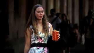Vídeo de Moving On The Street