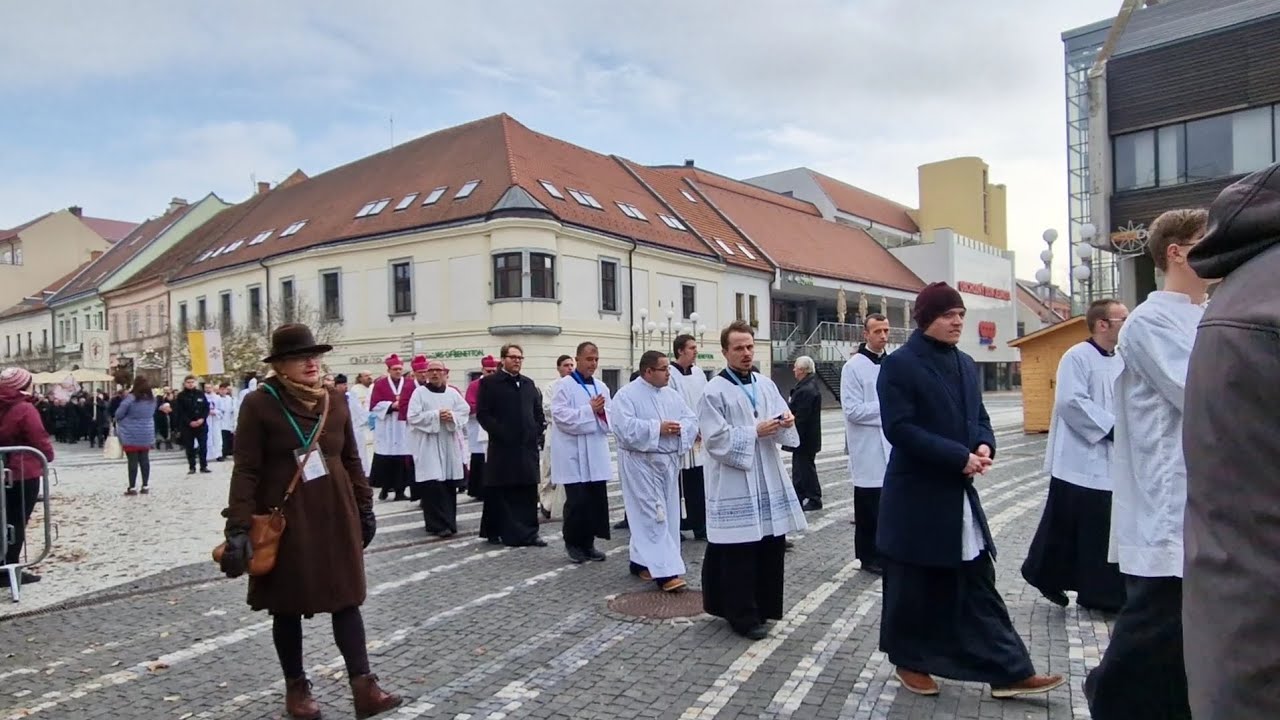 Trnava (SK) Trnavská novéna 2022 - procesia - zvony kostolov centra mesta