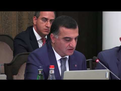 Video: Isի՞շտ է երեխաներին գումար տալ տան շրջակայքում օգնության համար: