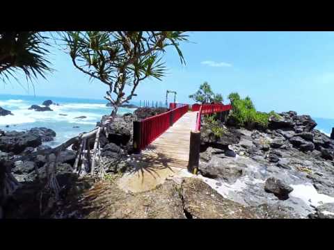 Jembatan Merah Pantai Menganti Kebumen