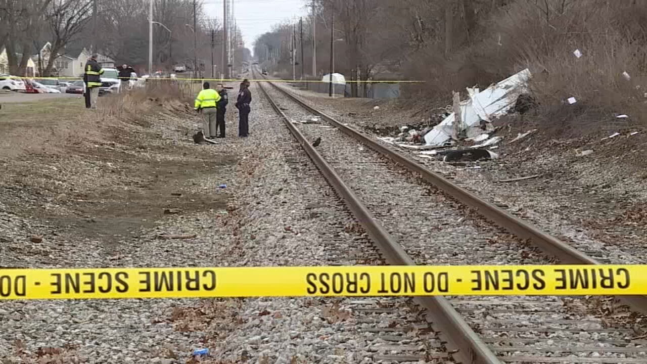 1 dead after small plane crash near Indianapolis YouTube