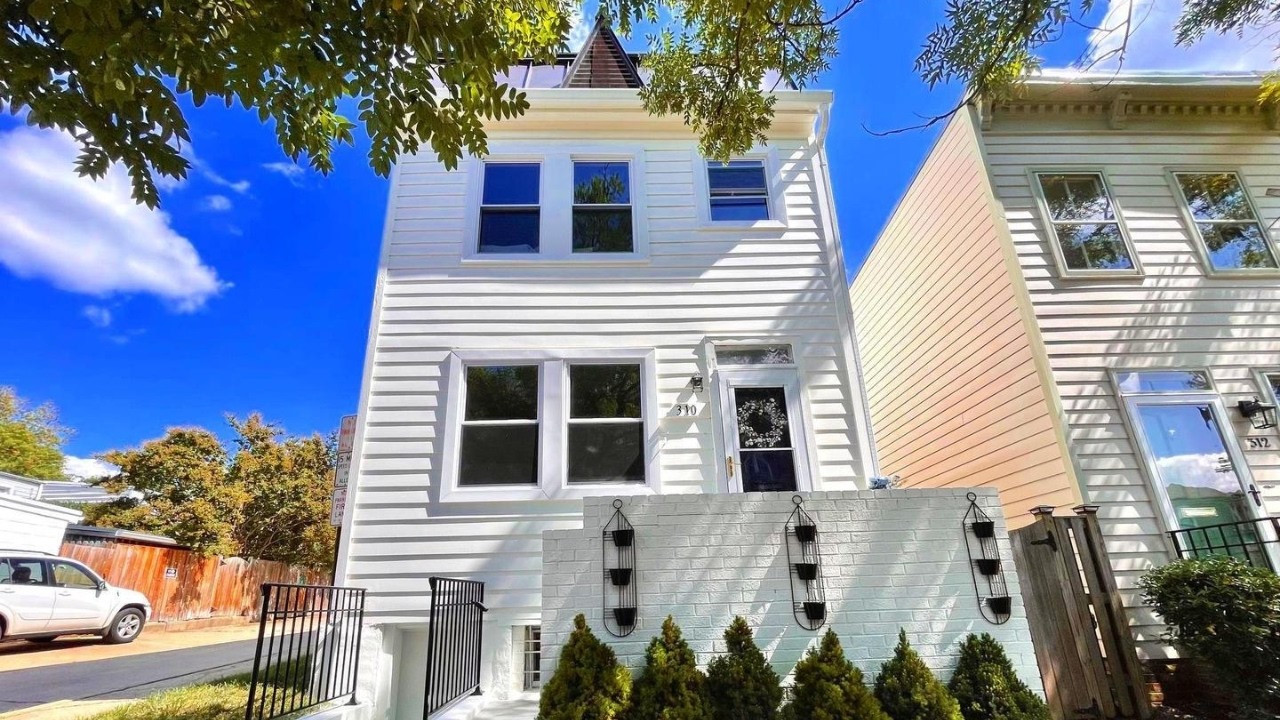 Touring a $1,600,000 Home In OLD TOWN Alexandria