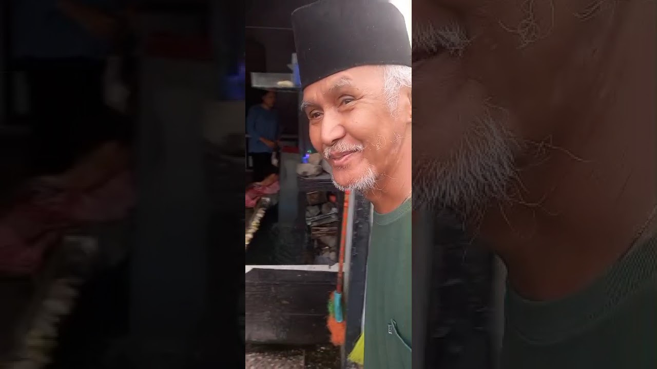 Abah Uwow Alias Abah entang Alias eyyang khaboer 71 Tahun mau nyebor...( Siram )