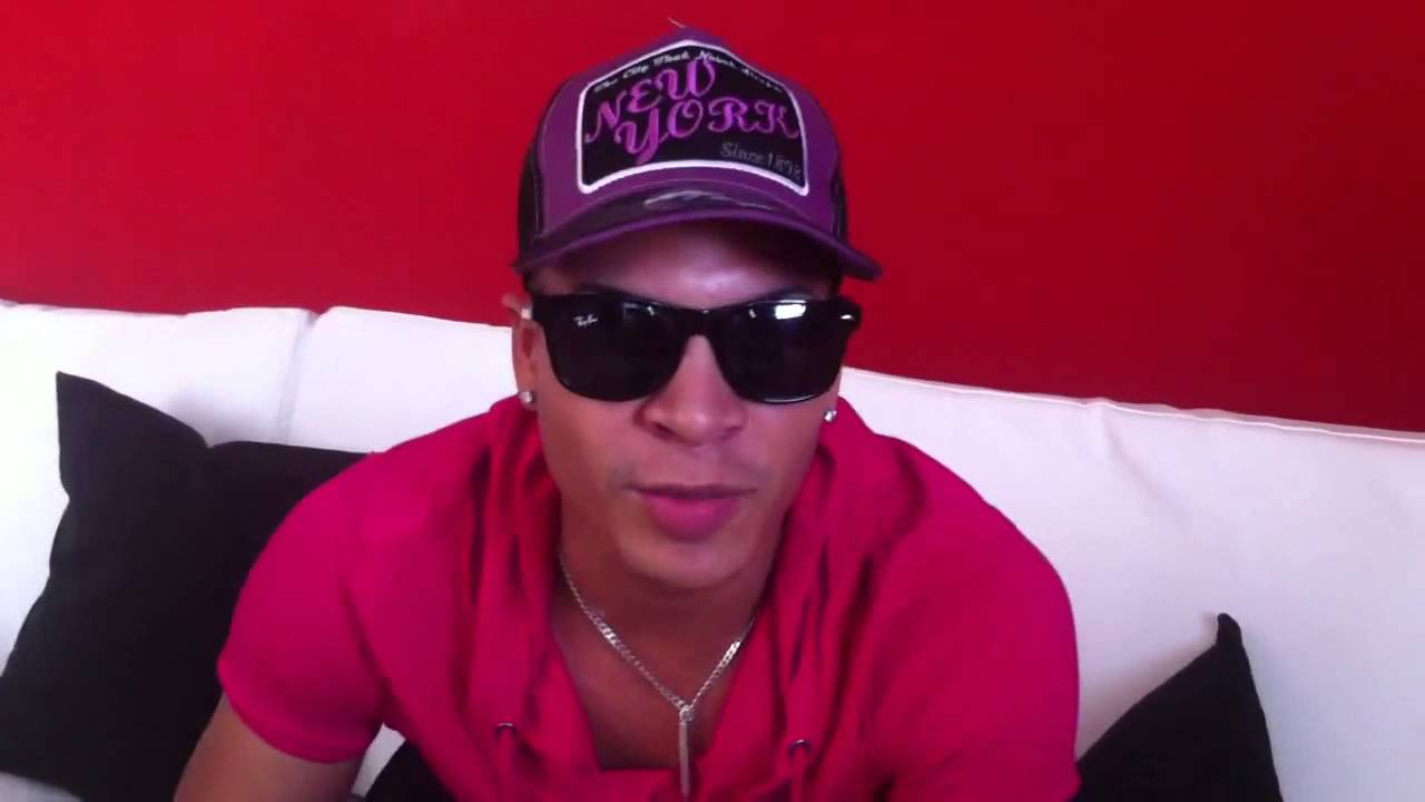 Yomil ( DpuntoD ) Saludando a CiberLatinoss.com Desde La Black Box