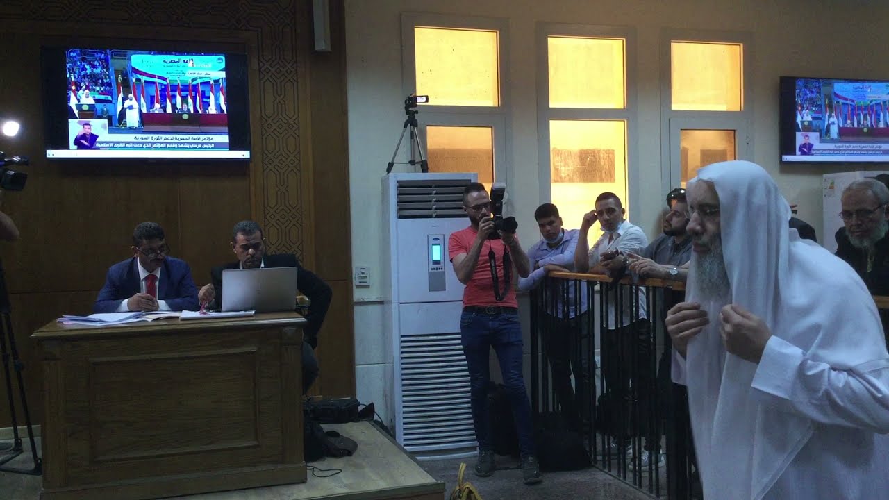 لحظات توتر الشيخ حسان أثناء مواجهته بكلمته في مؤتمر مرسي لدعم سوريا في استاد القاهرة