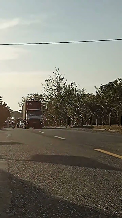 Saat Truck kontainer melintas di jalur selatan #vidioshort #truckmbois