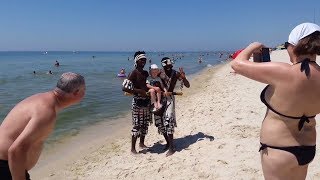 На море. Лена полюбила негра. На море. Лена полюбила негра.
