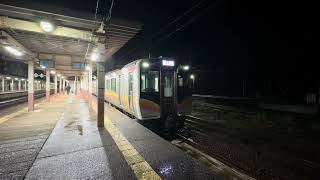 JR東日本E129系4両 普通越後湯沢行 小出駅発車