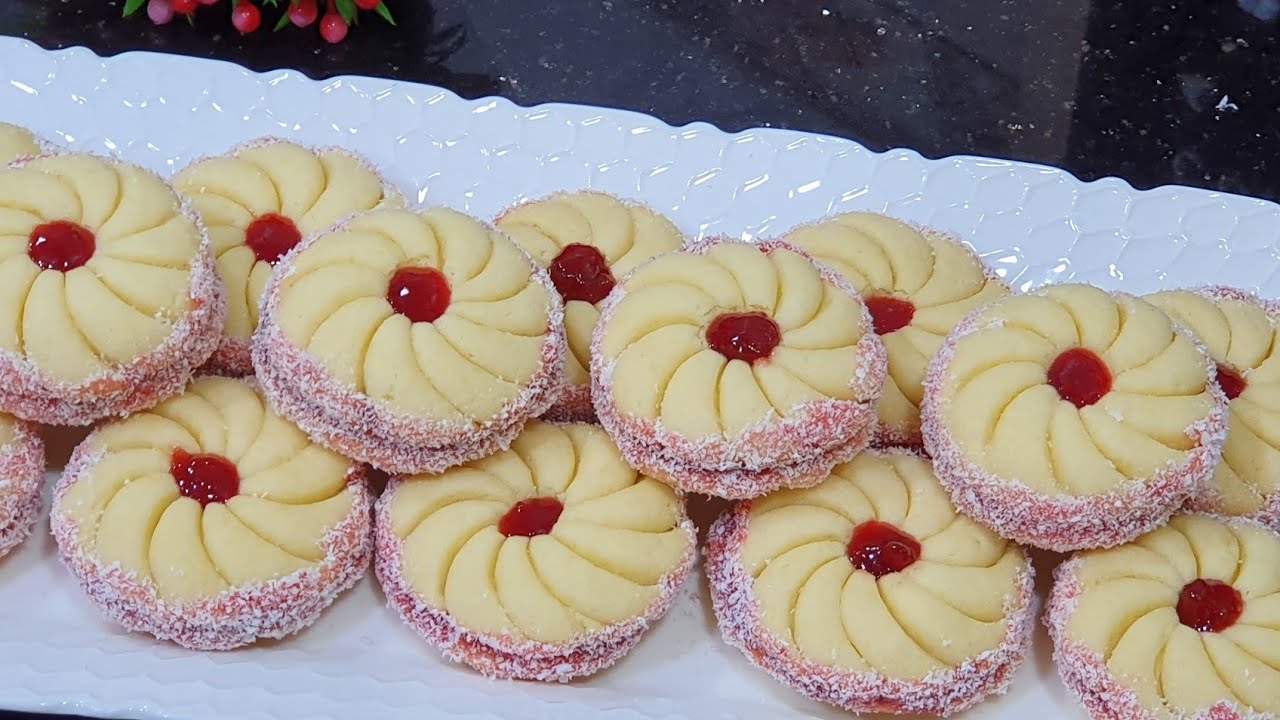 حلوى جافة بكاس زيت لي يدوقها مستحيل يفيق بلي الزيت هشيشة ودوب في الفم وتوالم مليح مع قهوة حليب