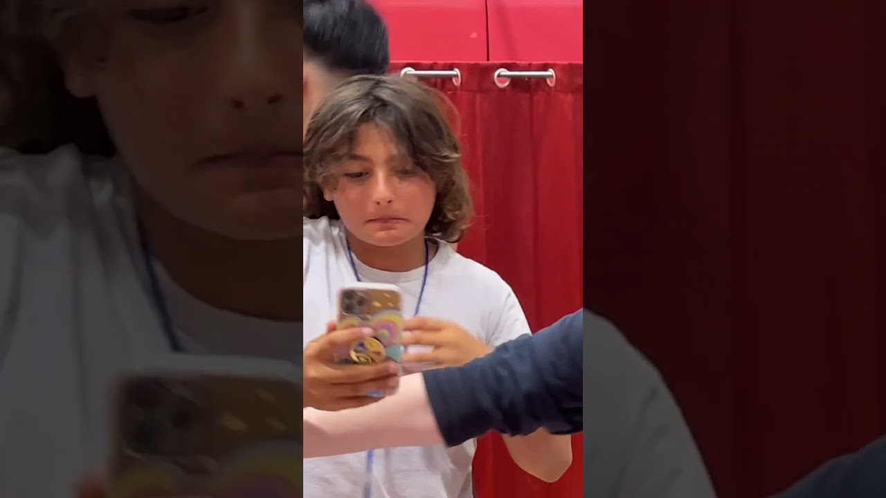 Menino de 9 anos resolve cubo mágico em menos de 5 segundos e quebra  recorde do Guinness. Assista!