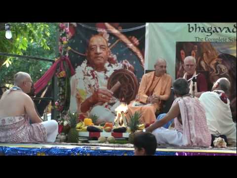 Rathayatra 2010 - Giriraj Swami &amp; Rtadhvaja Swami - Initiation Ceremony - 4/14