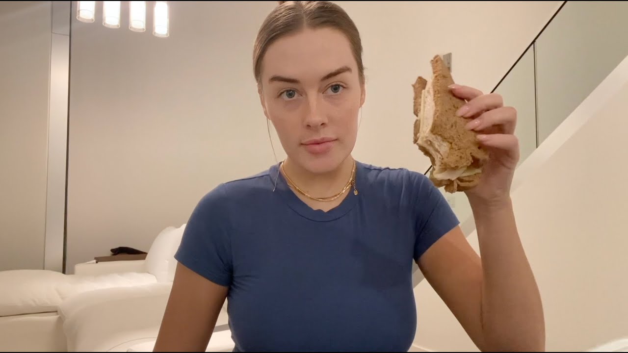 вытираю слезы сэндвичем с индейкой