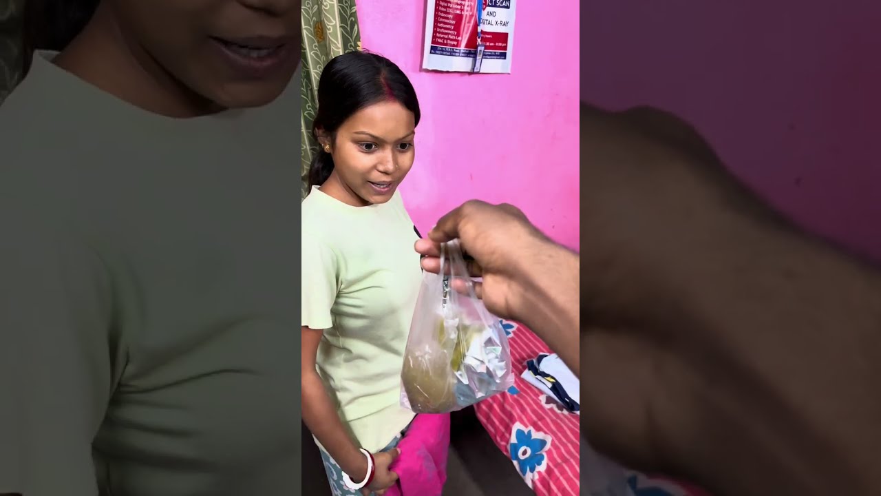 অনুকেএক প্লেট মোমোএনে দিয়েছি বলে মন ভরছে না দু প্লেট লাগবে এরকম চলতে থাকলে আমি￼ তো ভিখারি￼ হয়ে যাব