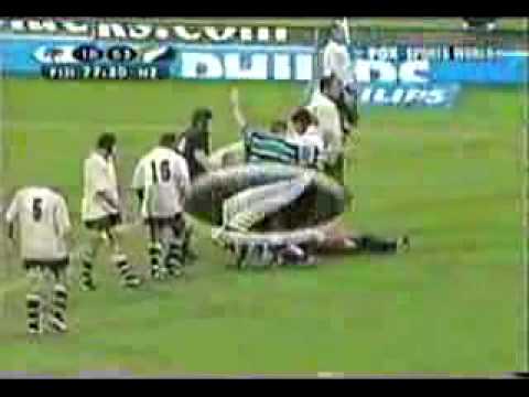 New Zealand All Blacks rugby Jonah Lomu run v Figi...