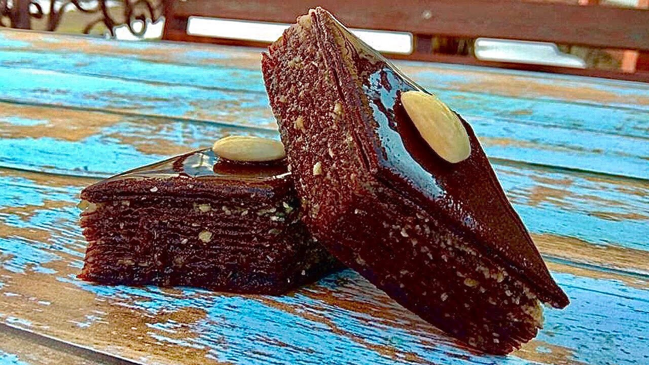 QATLARI TEK-TEK BILINEN SUPER LEZZETLI SOKOLADLI PAXLAVA RESEPTI.Sokoladli paxlavanin hazirlanmasi.