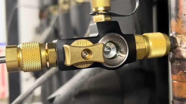 Using Fieldpiece VC1G Schrader core removal tool