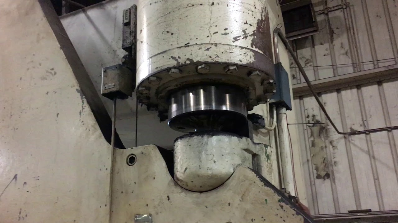 Cincinnati CNC Hydraulic Press Brake 600 Ton x 30' Stock 8047P