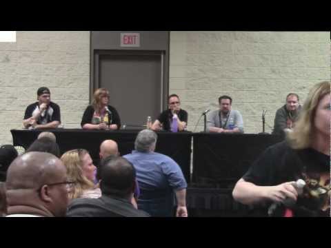 dc-comics-panel-(simone/pelletier/van-sciver)-|-megacon-2013