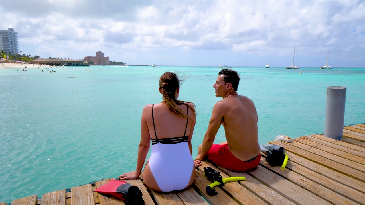 Playa y piscina en Barcel贸 Aruba | Barcel贸 Hotels & Resorts