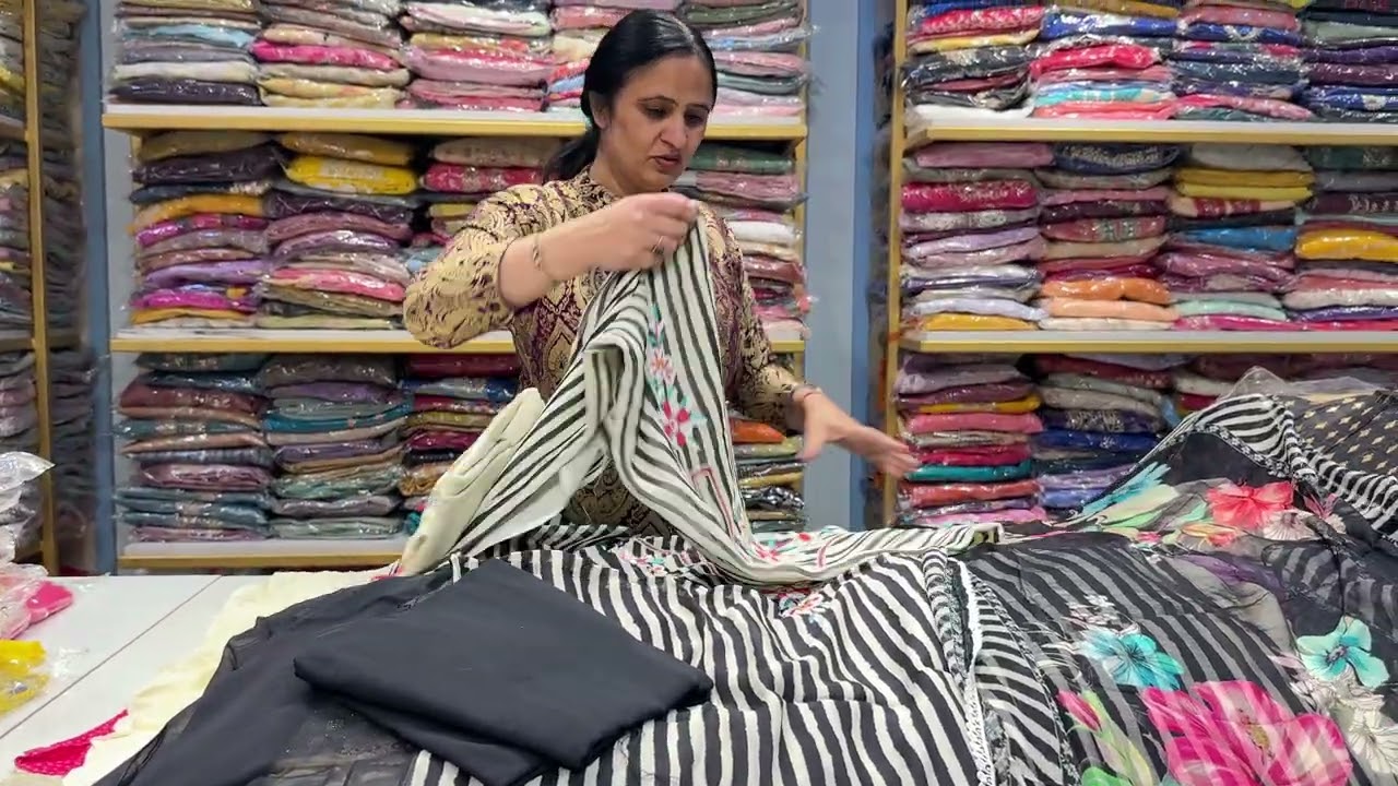 Aaj special puri video aapki pasand ki 🥰📞7299525000 or 9992682021 #fashion #dressess #saree#million 