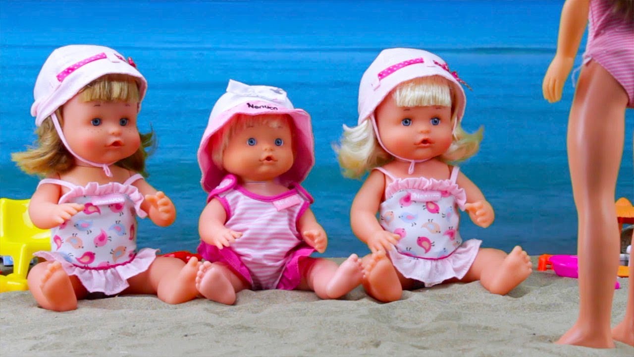 Es PELIGROSO Bañarse Solas en la PLAYA - Baby Bebé Juguetes Nenuco Las Hermanitas Traviesas - YouTube