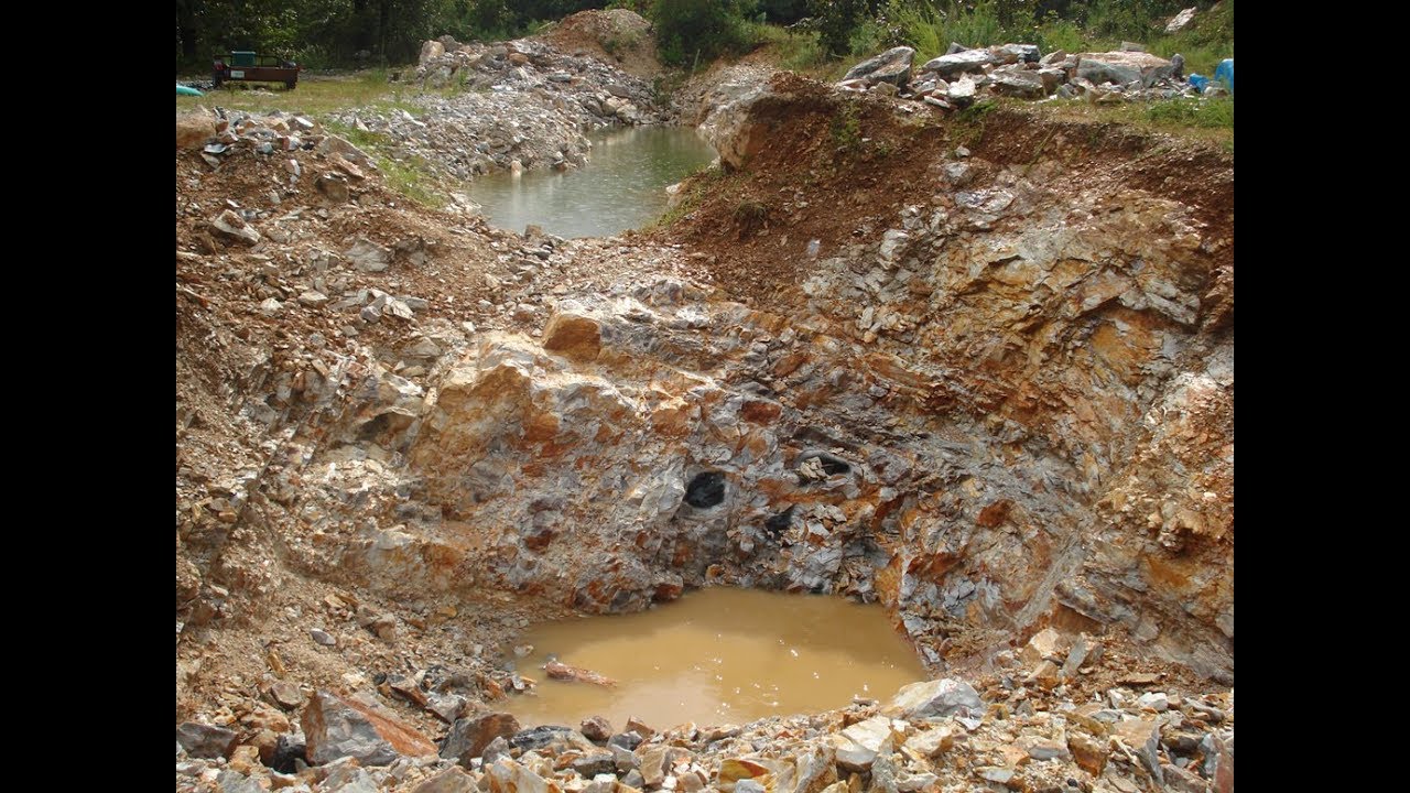 Novaculite for Flintknapping - Mining, cleaning, heating, and knapping - www.GoKnapping.com