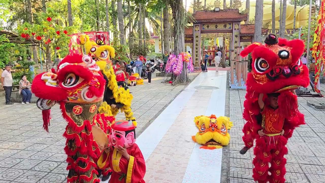 Múa lân ở Chùa Thiền Kim 