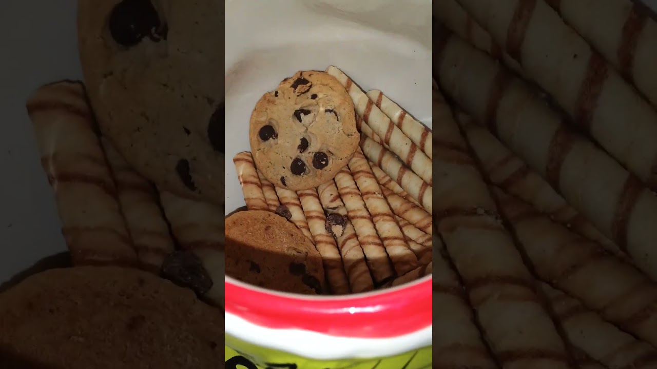 GRINCH COOKIE JAR CONTAINER