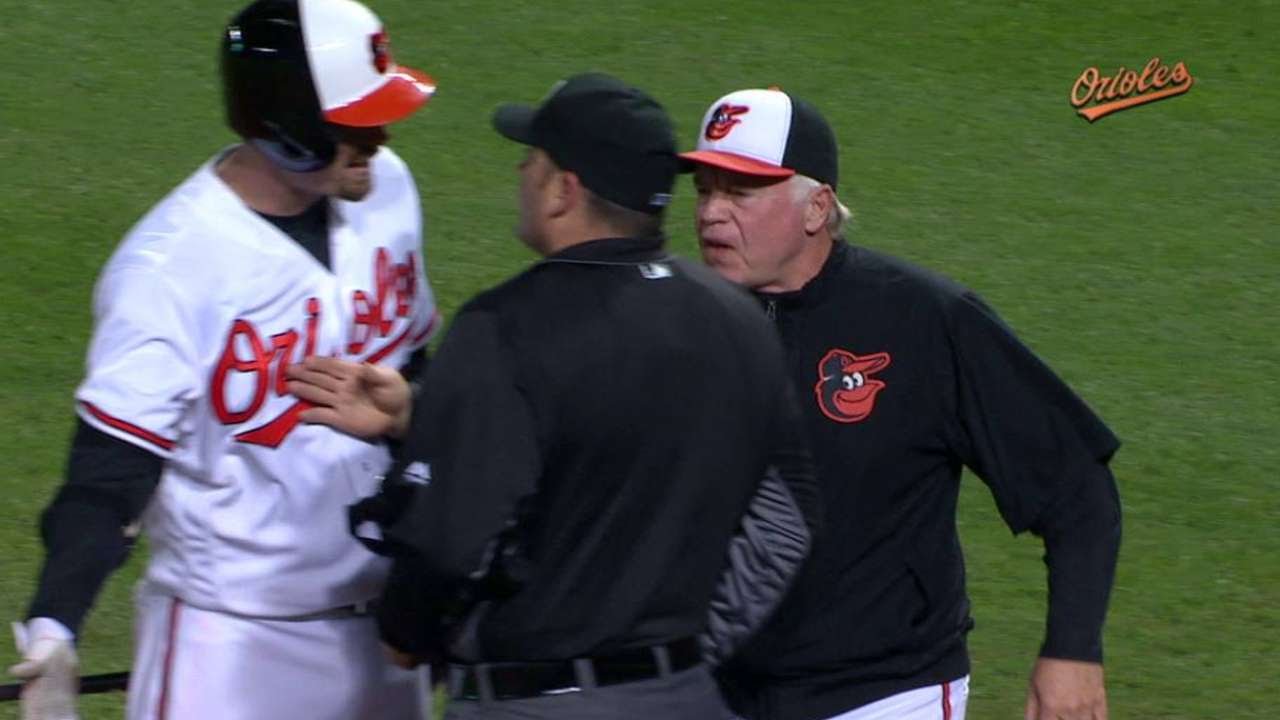 TOR@BAL: Wieters gets ejected after arguing a strike