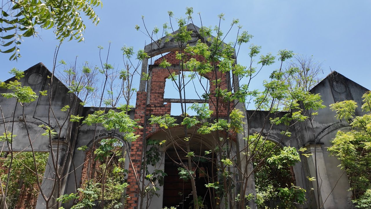 Ngôi Biệt Thự Hoang Của Người Đàn Ông Giàu Có Một Thời Lừng Lẫy