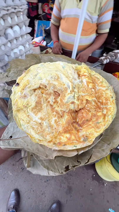 Giant Size 10 Eggs Omelette at Kolkata Canning Street