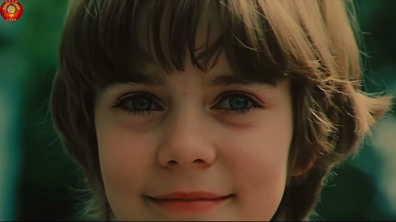 Прекрасное далеко 720р песня из х\\ф Гостья из будущего - YouTube