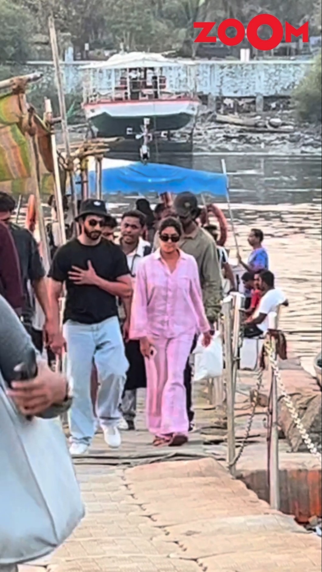 Janhvi Kapoor, Rohit Saraf, Maniesh Paul \u0026 Shashank Khaitan SPOTTED At Versova Jetty #shorts